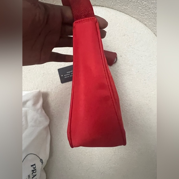 Prada Tessuto Nylon Re-Edition 2000 in Russo EXCELLENT CONDITION - Picture 7 of 9